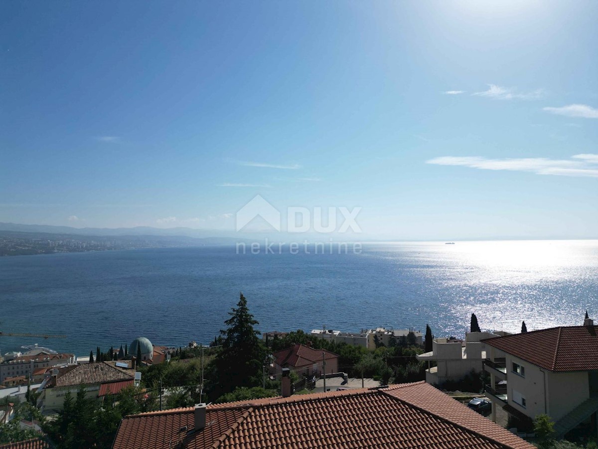 OPATIJA, CENTER - zemljišče 921m2, v centru Opatije z gradbenim dovoljenjem za vilo z bazenom, panoramski pogled na morje