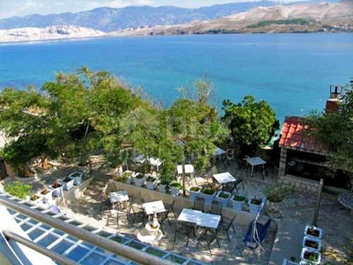 OTOK PAG, PAG - Prostoren hotel in vila 1. vrsta od morja