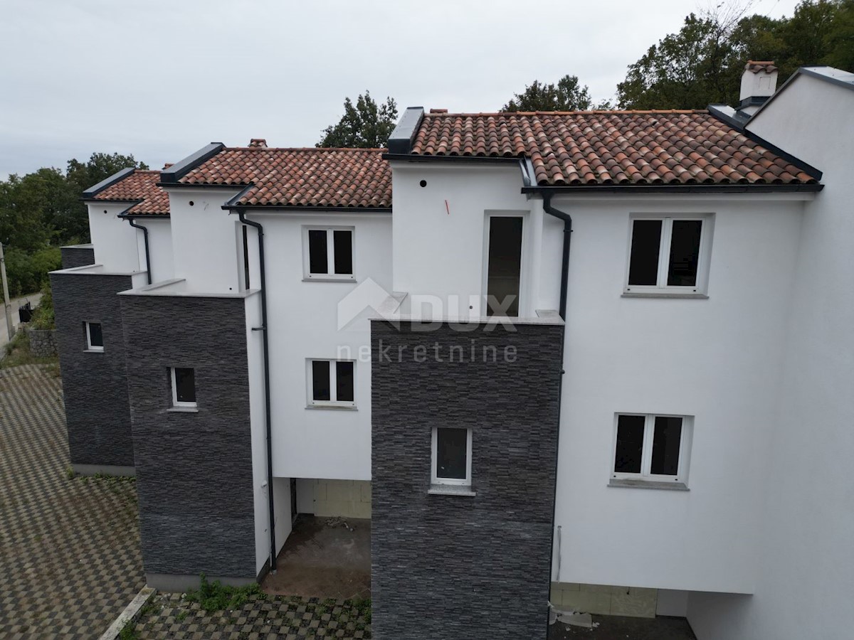 OPATIJA, IČIĆI, POLJANE- vrstne hiše 590m2, 5 enot s pogledom na morje in 2 bazena + okolica 700m2