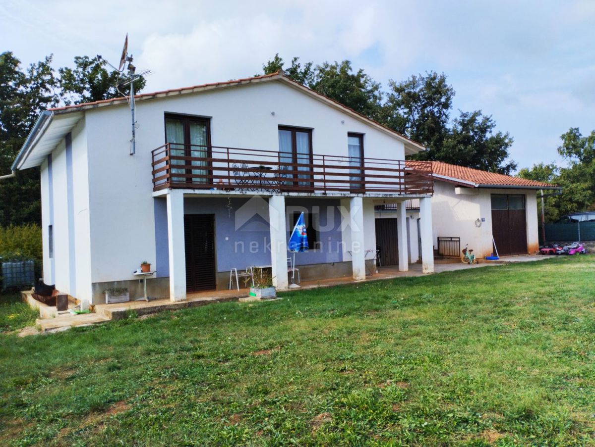 ISTRA, POREČ - Družinska hiša z 2 apartmajema in velikim vrtom