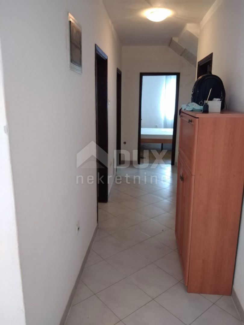 ISTRA, POREČ - Družinska hiša z 2 apartmajema in velikim vrtom