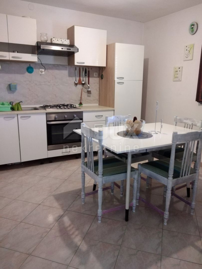 ISTRA, POREČ - Družinska hiša z 2 apartmajema in velikim vrtom