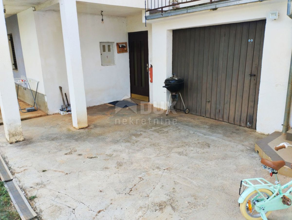 ISTRA, POREČ - Družinska hiša z 2 apartmajema in velikim vrtom