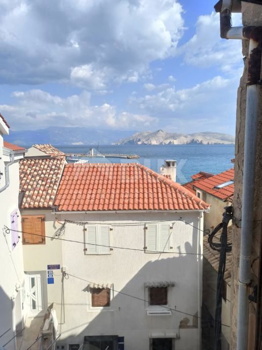 OTOK KRK, BAŠKA - Dvoetažni apartma blizu morja
