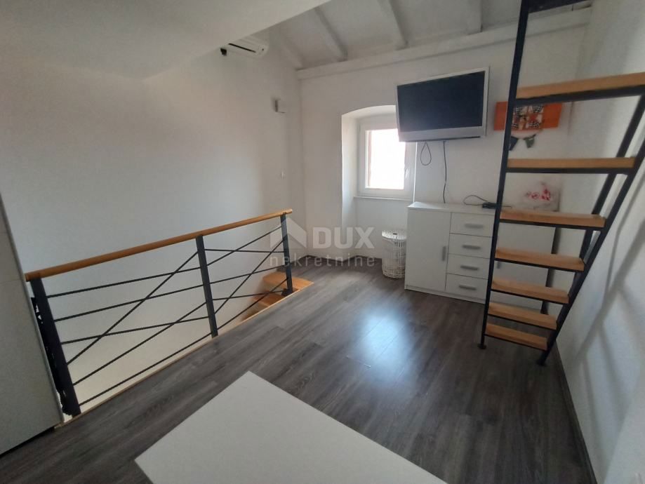 OTOK KRK, BAŠKA - Dvoetažni apartma blizu morja