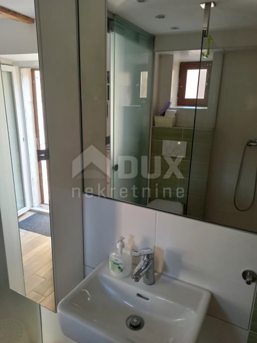 OTOK KRK, BAŠKA - Dvoetažni apartma blizu morja