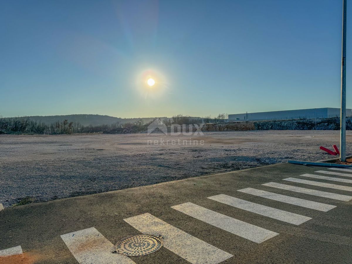 RIJEKA, KUKULJANOVO - Novo - zemljišče 2833m2 v centru industrijske cone, široka možnost gradnje