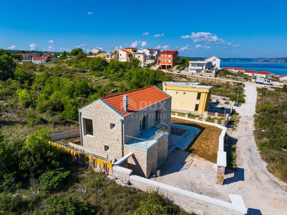 ZADAR, NOVIGRAD - Kvalitetna kamnita hiša 150 m od morja