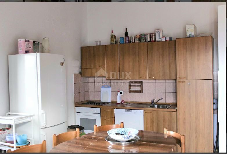 OTOK KRK, NJIVICE - lep apartma z veliko teraso