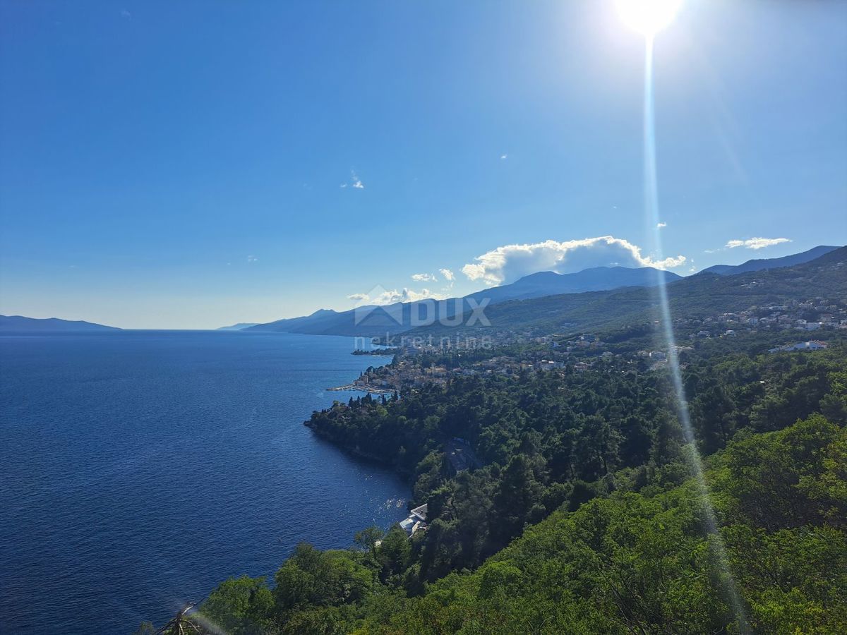 OPATIJA, IKA, OPRIĆ - Gradbeno zemljišče 2212 m² s pogledom na morje za stanovanjsko gradnjo, apartmaje, apartmaje, družinsko hišo ali hišo za najem z bazenom