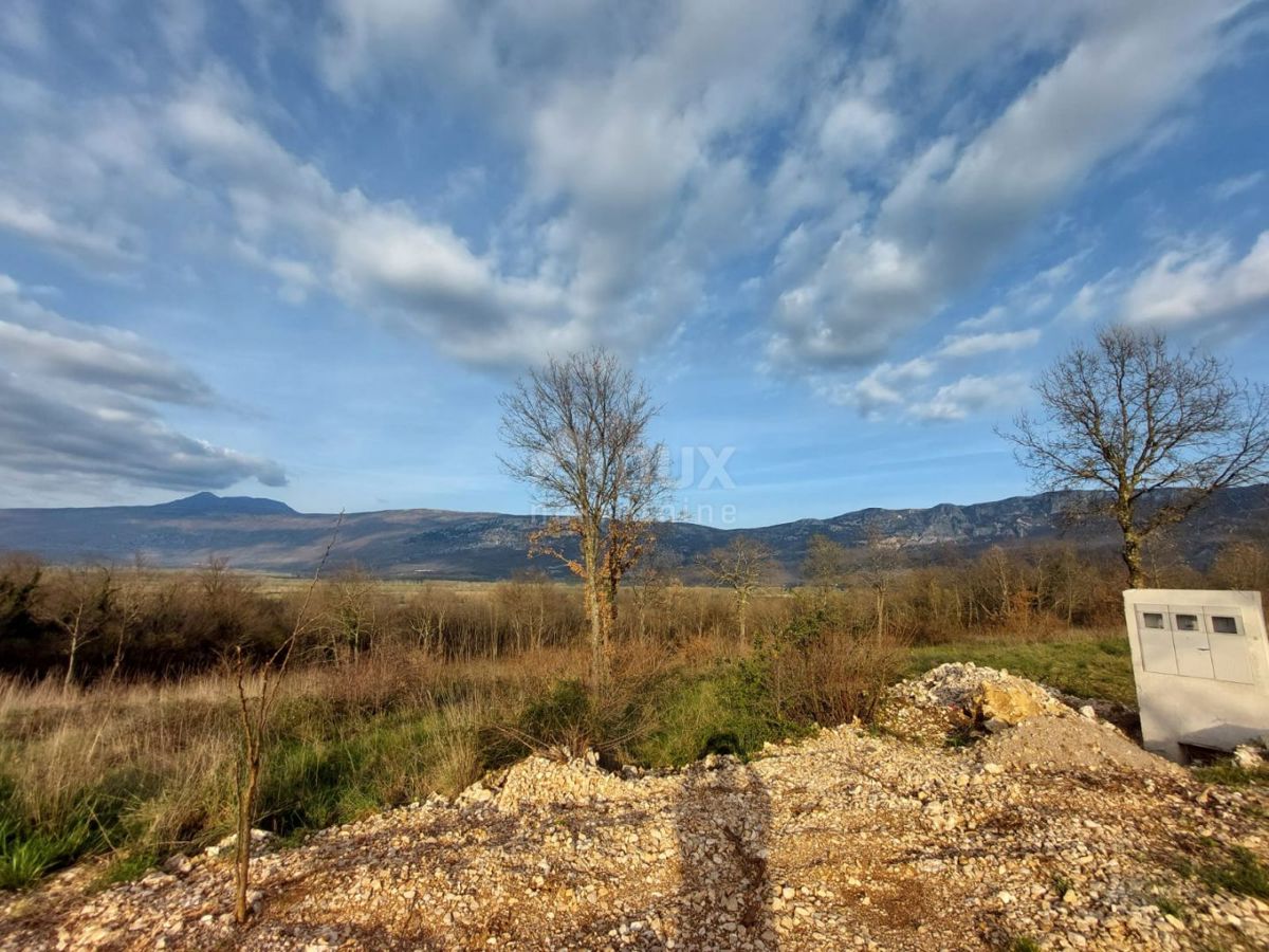 ISTRA, KRŠAN - Atraktivno gradbeno zemljišče s pogledom na Učko