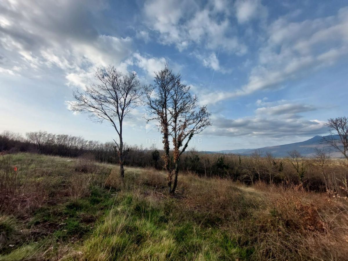 ISTRA, KRŠAN - Atraktivno gradbeno zemljišče s pogledom na Učko