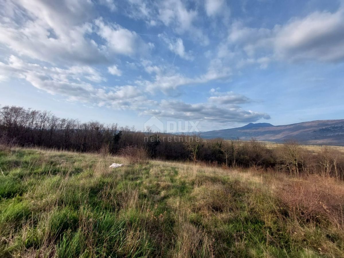 ISTRA, KRŠAN - Atraktivno gradbeno zemljišče s pogledom na Učko