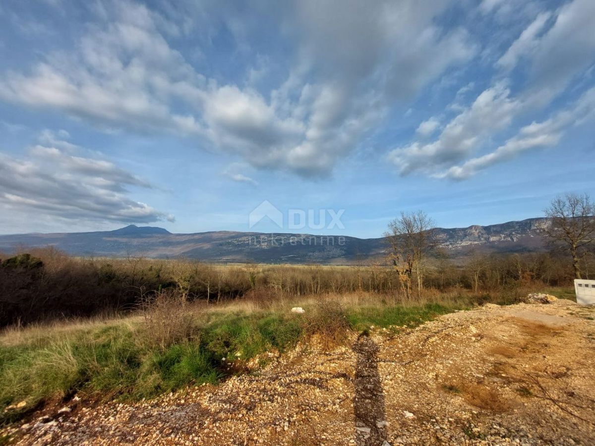 ISTRA, KRŠAN - Atraktivno gradbeno zemljišče s pogledom na Učko