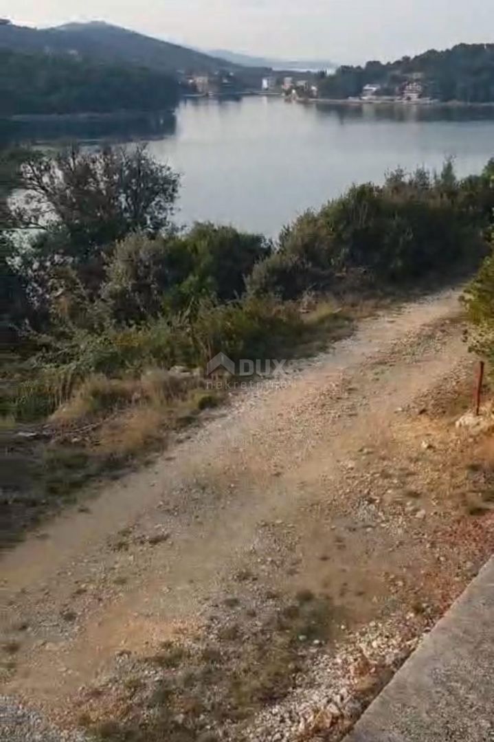 DUGI OTOK, SAVAR - Zazidljivo zemljišče 20 m od morja