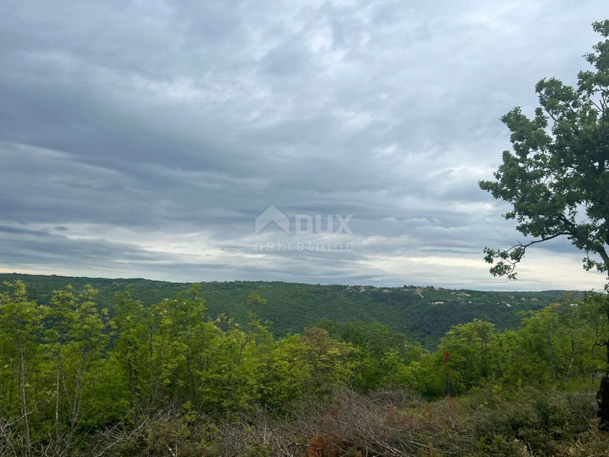 ISTRA, LABIN - Zazidljivo zemljišče s pogledom na naravo