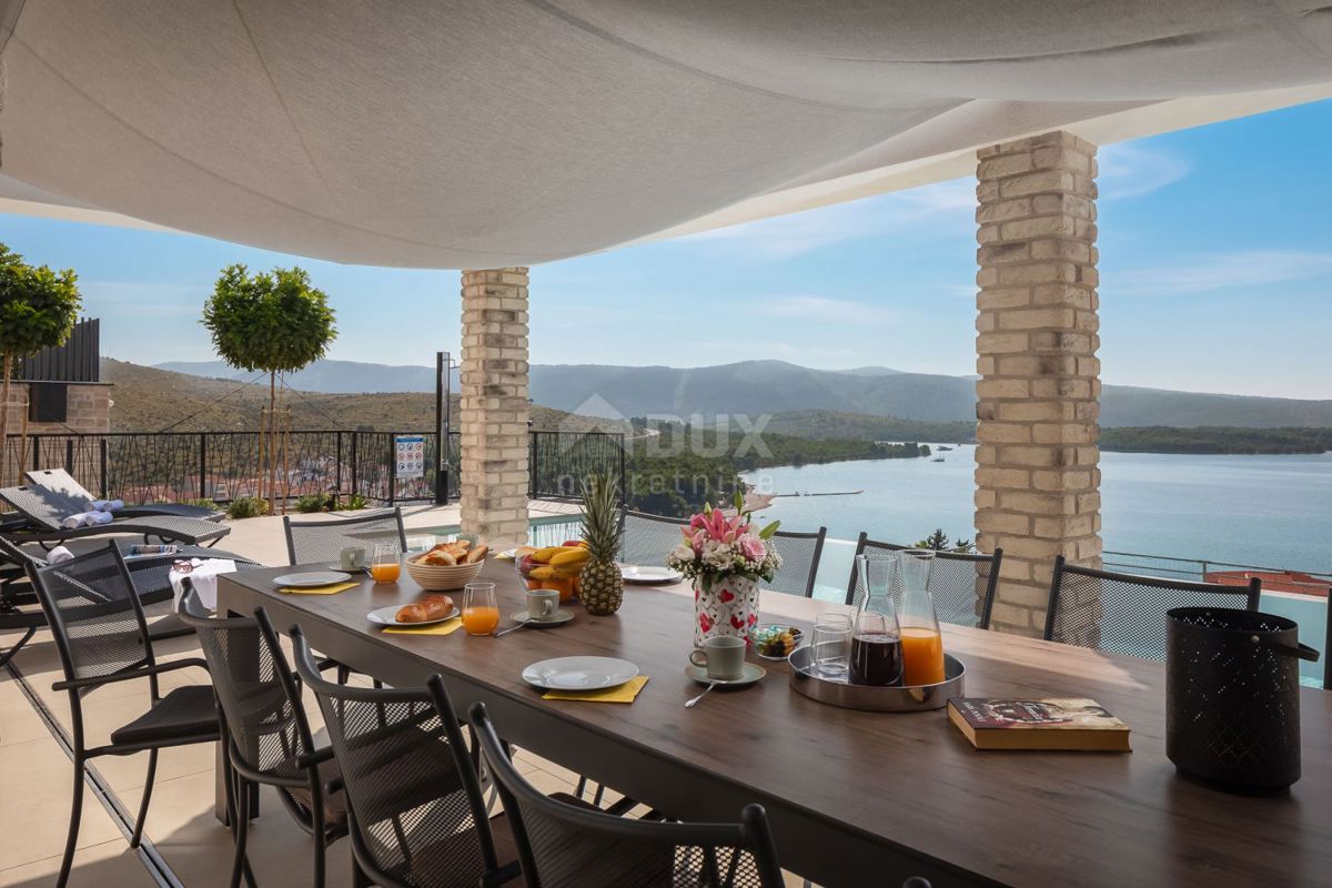 DALMACIJA, ŠIBENIK - Luksuzna vila z bazenom, nogometnim igriščem in savno