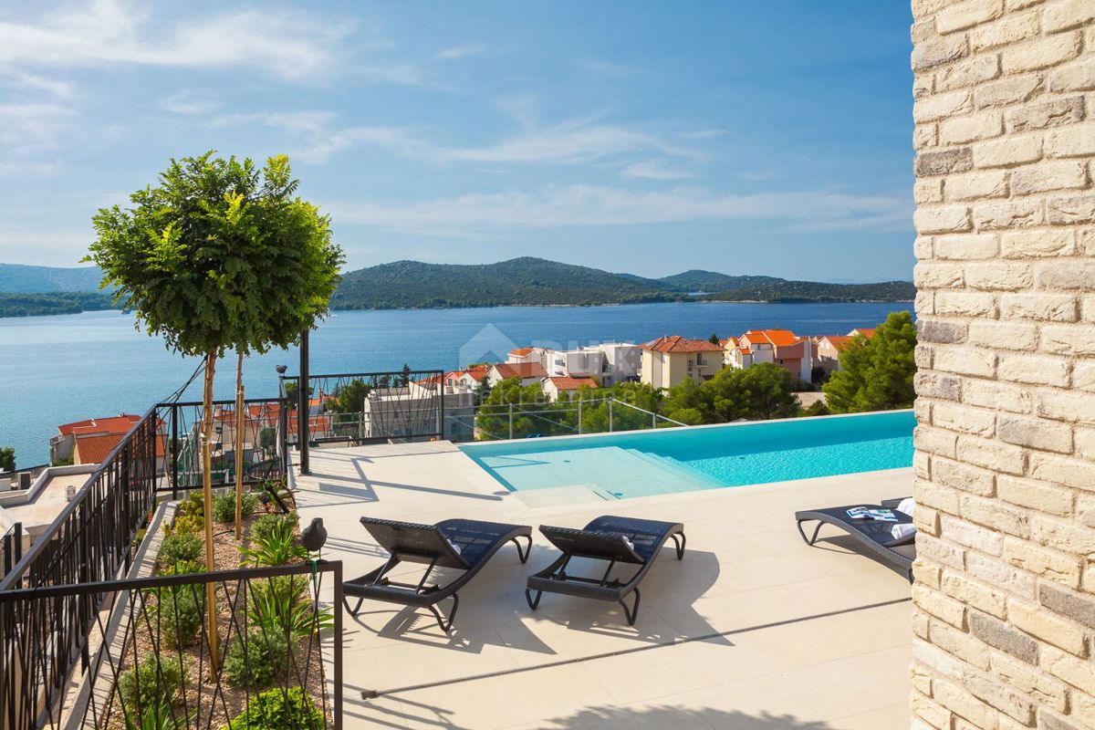 DALMACIJA, ŠIBENIK - Luksuzna vila z bazenom, nogometnim igriščem in savno