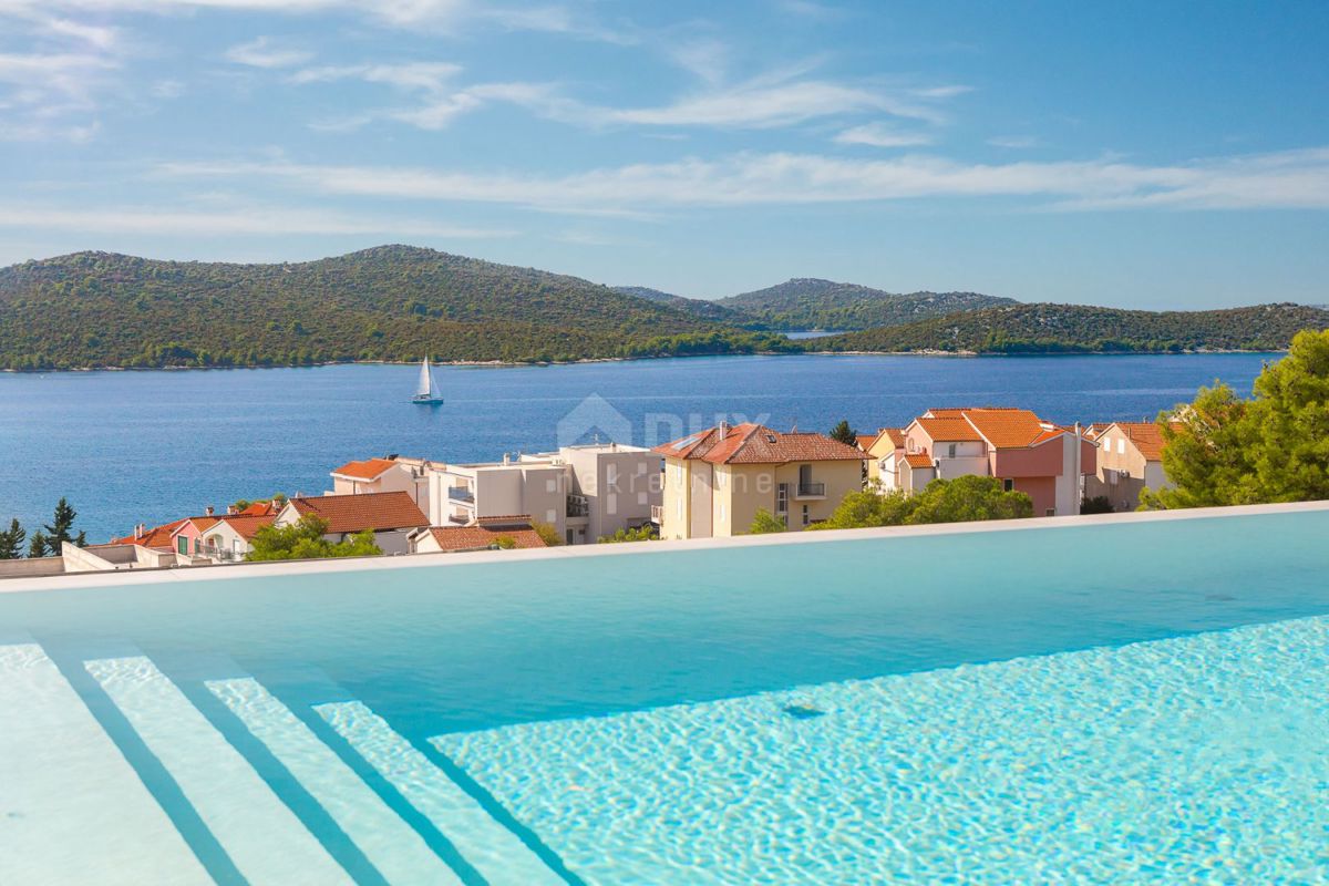 DALMACIJA, ŠIBENIK - Luksuzna vila z bazenom, nogometnim igriščem in savno