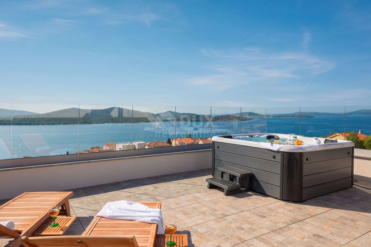 DALMACIJA, ŠIBENIK - Luksuzna vila z bazenom, nogometnim igriščem in savno