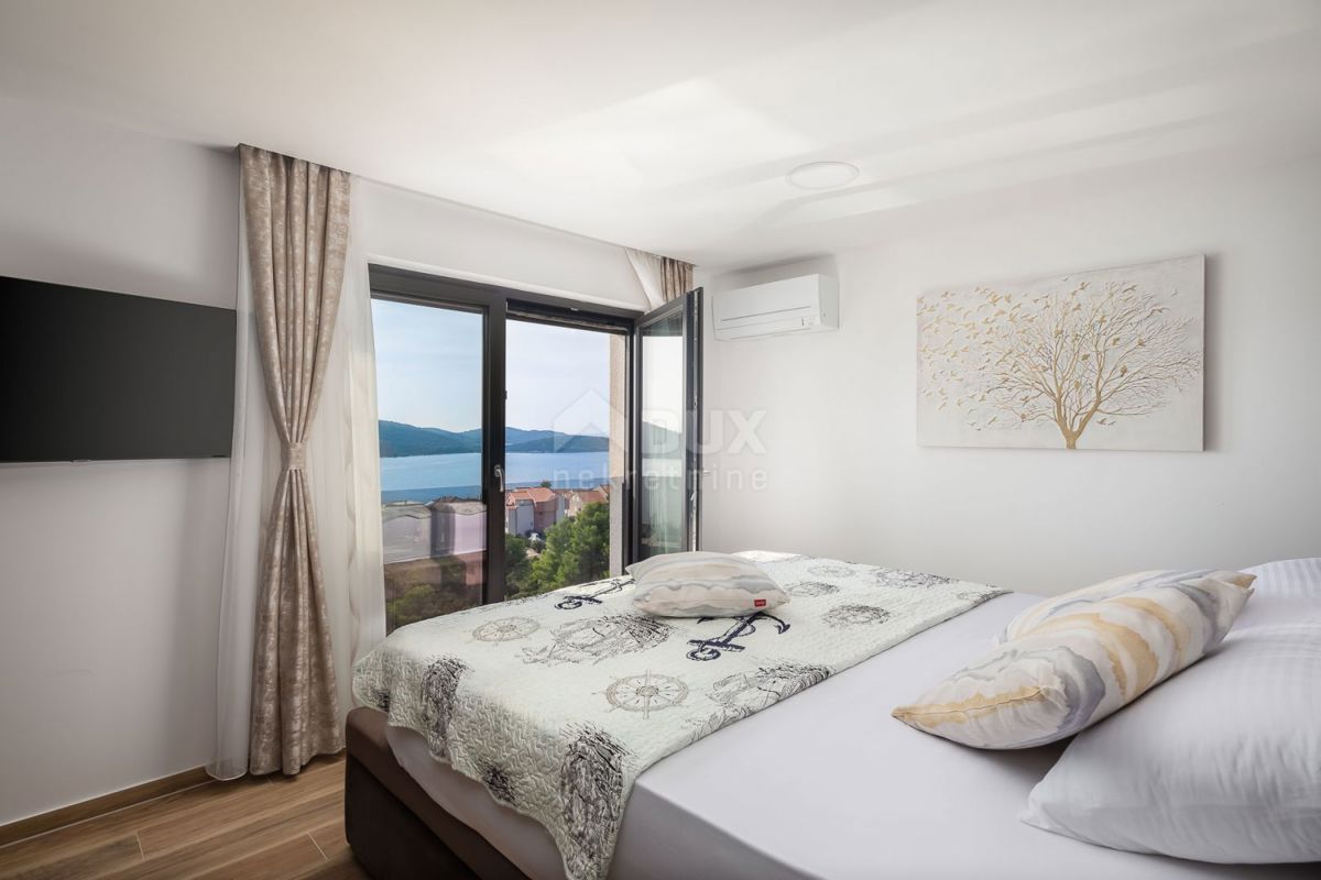 DALMACIJA, ŠIBENIK - Luksuzna vila z bazenom, nogometnim igriščem in savno
