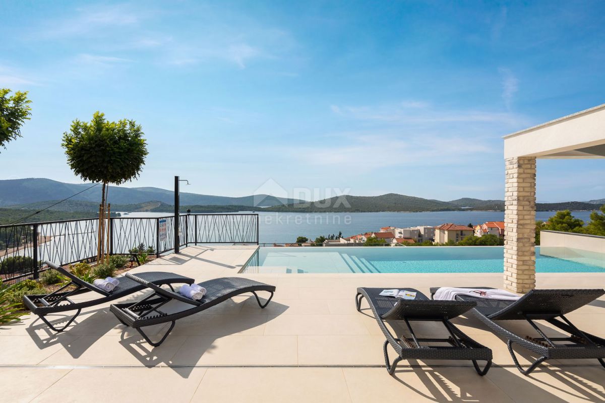 DALMACIJA, ŠIBENIK - Luksuzna vila z bazenom, nogometnim igriščem in savno