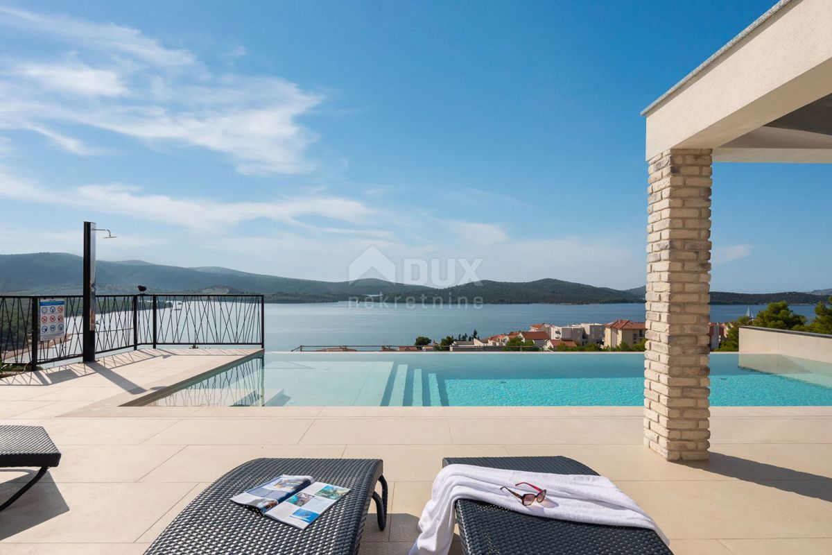 DALMACIJA, ŠIBENIK - Luksuzna vila z bazenom, nogometnim igriščem in savno