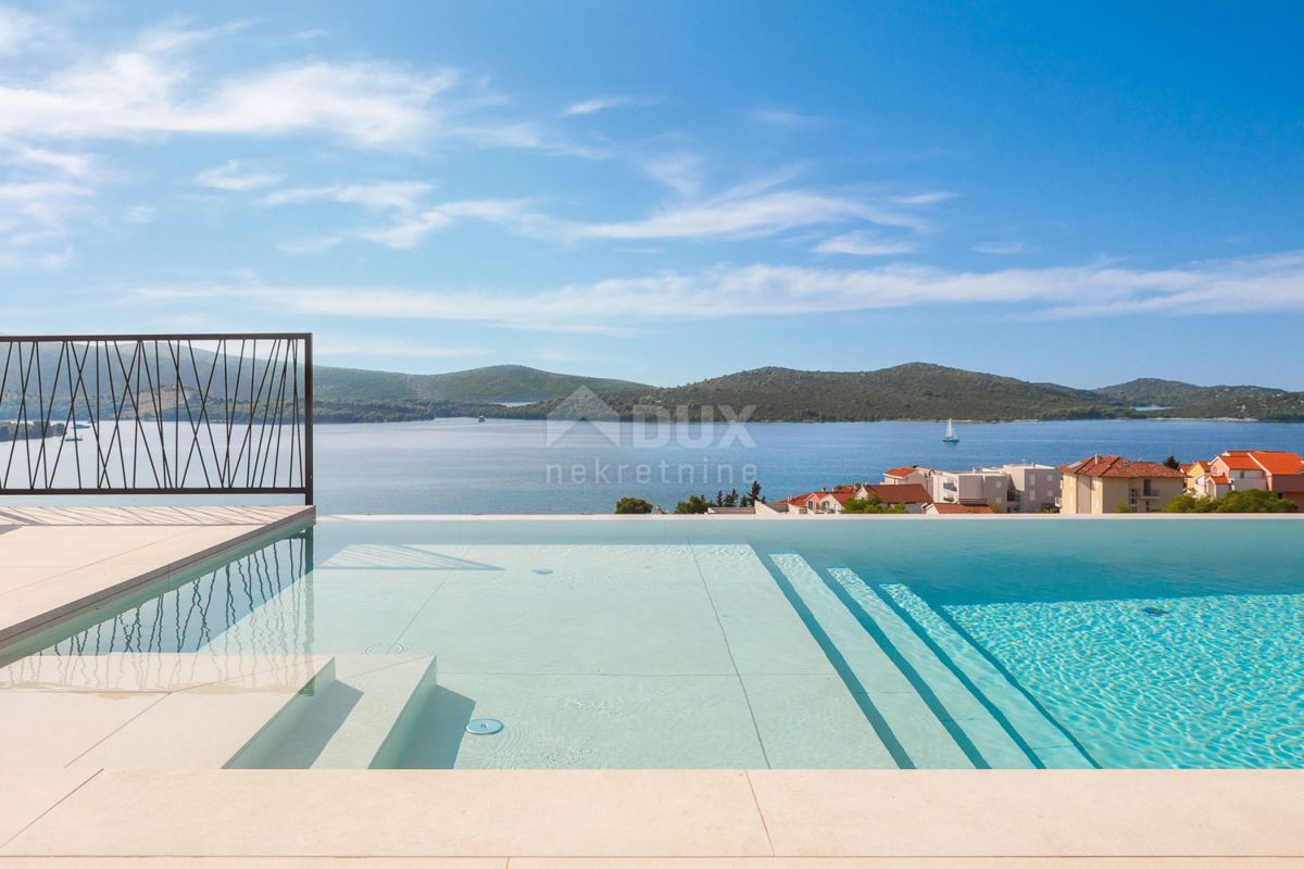 DALMACIJA, ŠIBENIK - Luksuzna vila z bazenom, nogometnim igriščem in savno