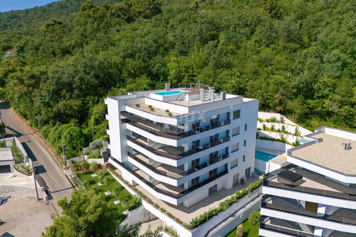 OPATIJA, CENTER - moderno stanovanje v novogradnji s pogledom na morje, skupni bazen, garaža 