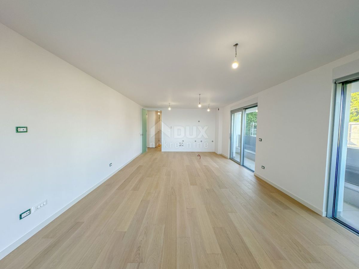 OPATIJA, CENTER - moderno stanovanje v novogradnji s pogledom na morje, skupni bazen, garaža 