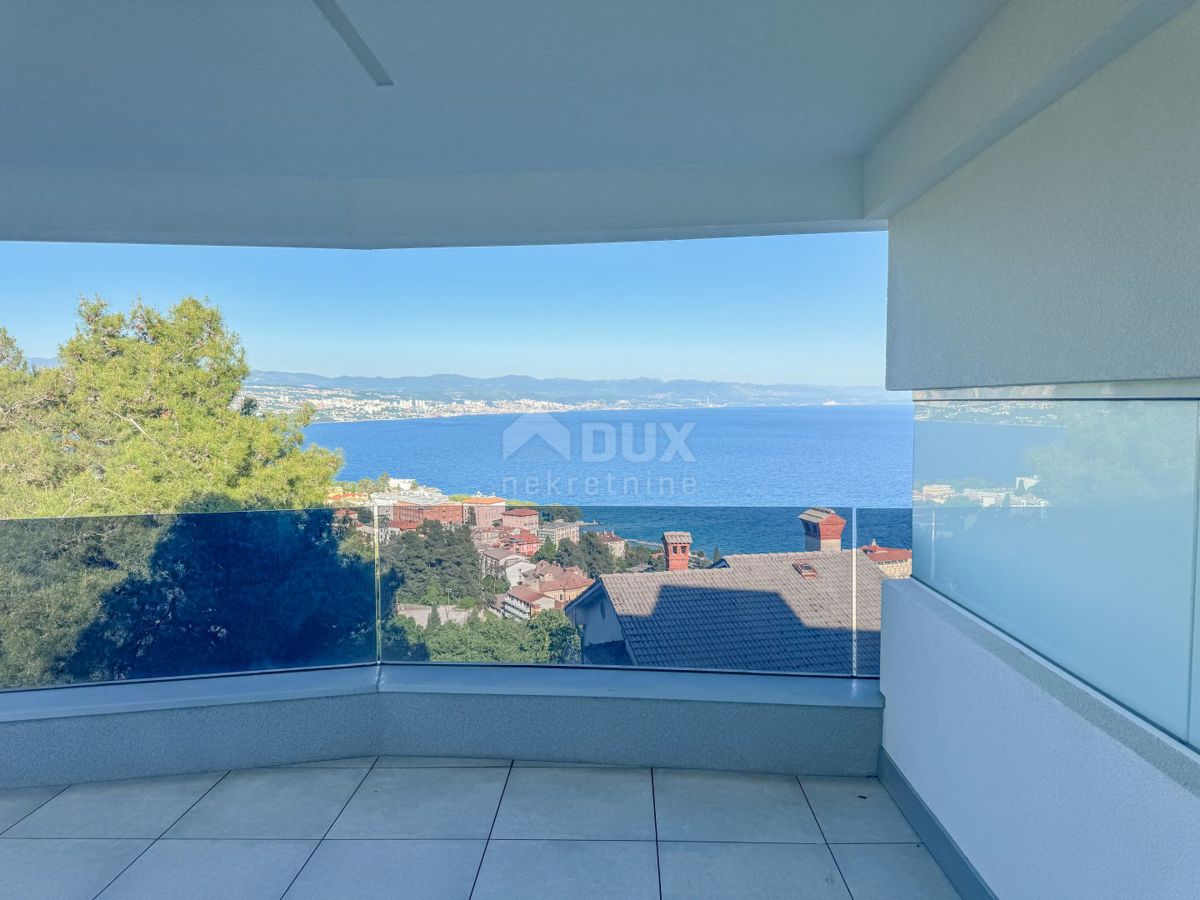 OPATIJA, CENTER - moderno stanovanje v novogradnji s pogledom na morje, skupni bazen, garaža 