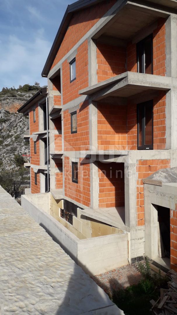 Senj, 602m2