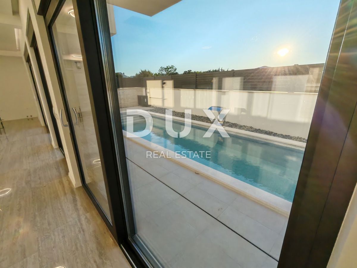  ZADAR, ZATON - Luksuzna vila dvojček z ogrevanim bazenom, savno in fitnesom! Novogradnja! B1