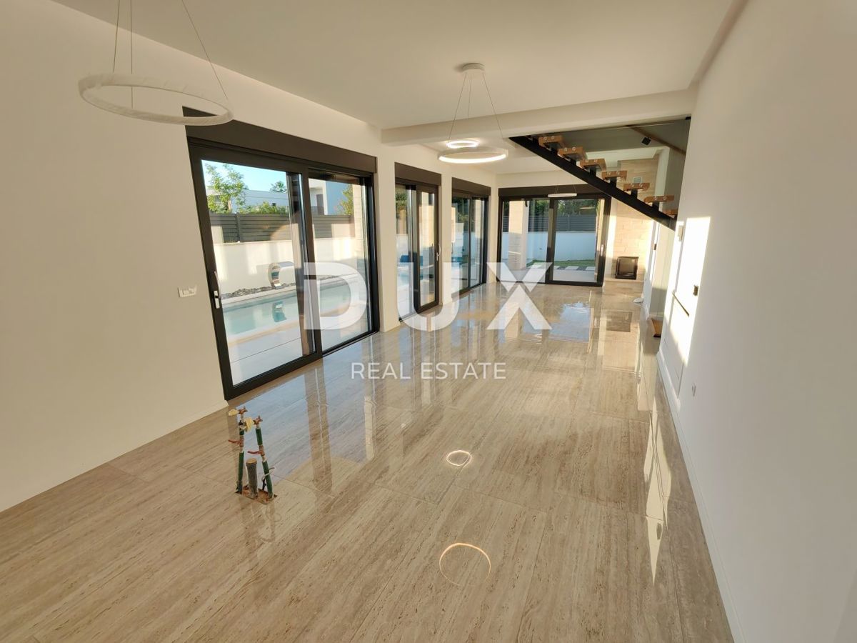  ZADAR, ZATON - Luksuzna vila dvojček z ogrevanim bazenom, savno in fitnesom! Novogradnja! B1