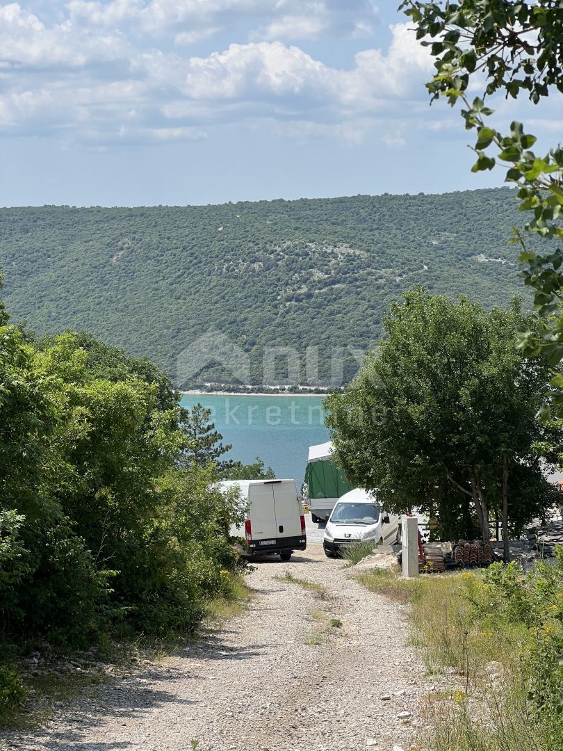 ISTRA, LABIN - Čudovita parcela s pogledom na morje