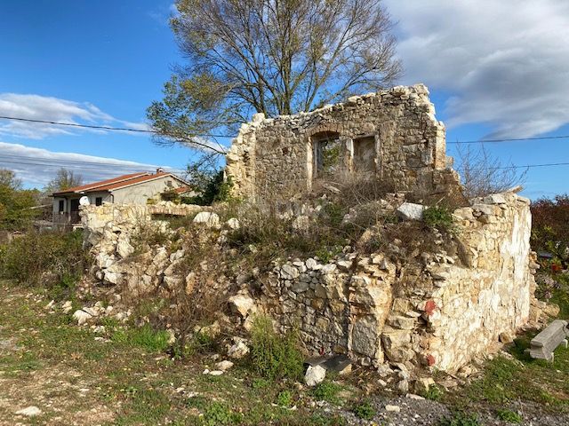 ISTRA, LABIN - Gradbeno zemljišče z označeno ruševino