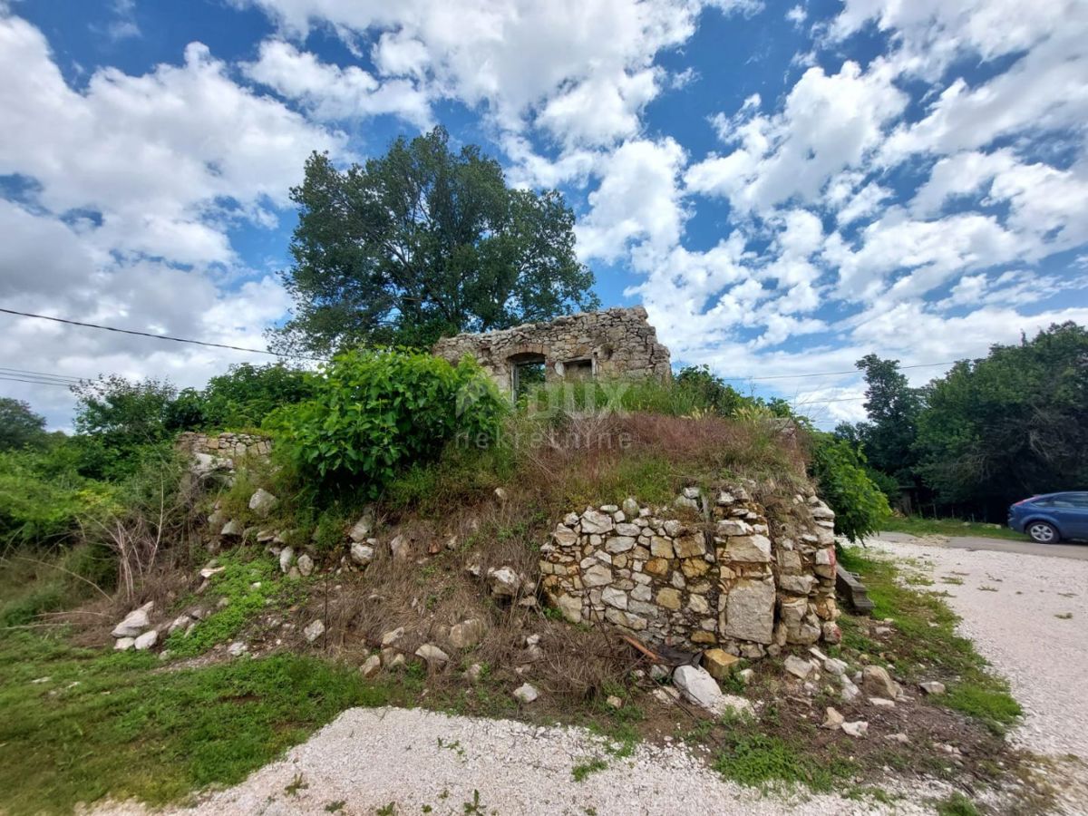 ISTRA, LABIN - Gradbeno zemljišče z označeno ruševino