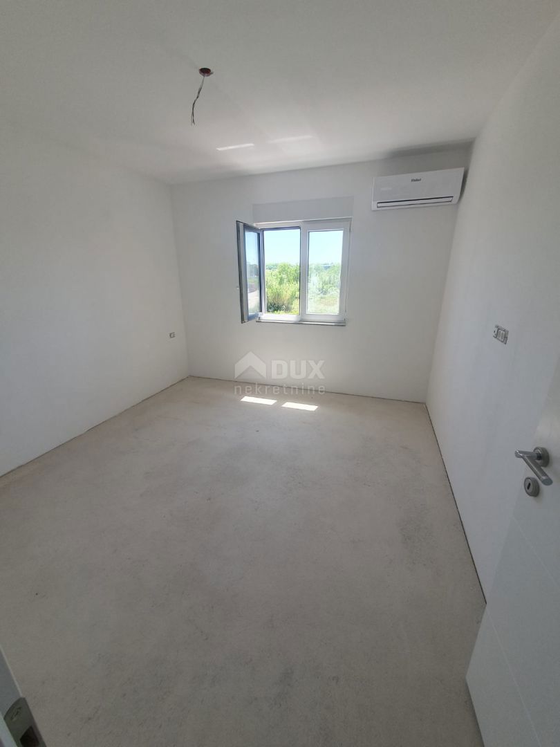 ZADAR, PRIVLAKA - Novogradnja! Vrhunski penthouse le 140 metrov od plaže z neustavljivim pogledom na morje! S4