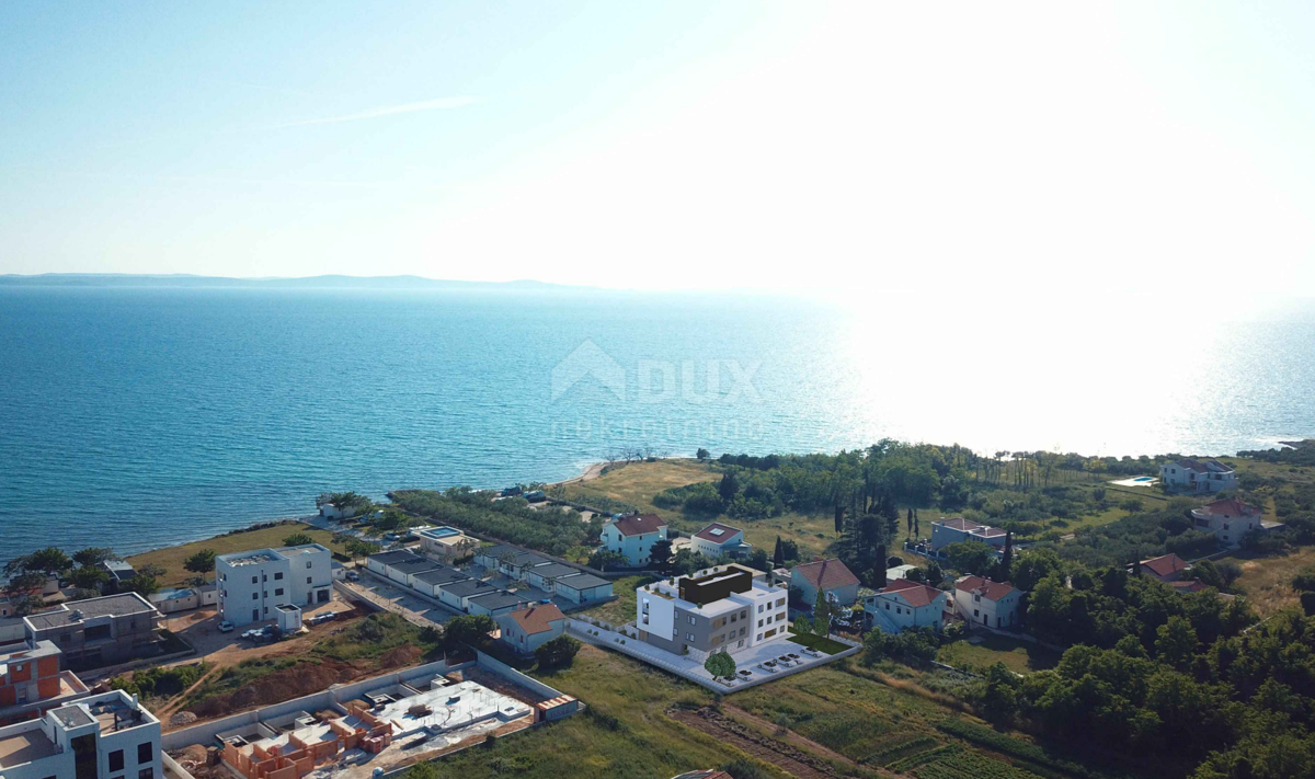 ZADAR, PRIVLAKA - Ekskluziven penthouse s prostorno strešno teraso 120 metrov od morja z očarljivim pogledom na morje! S10