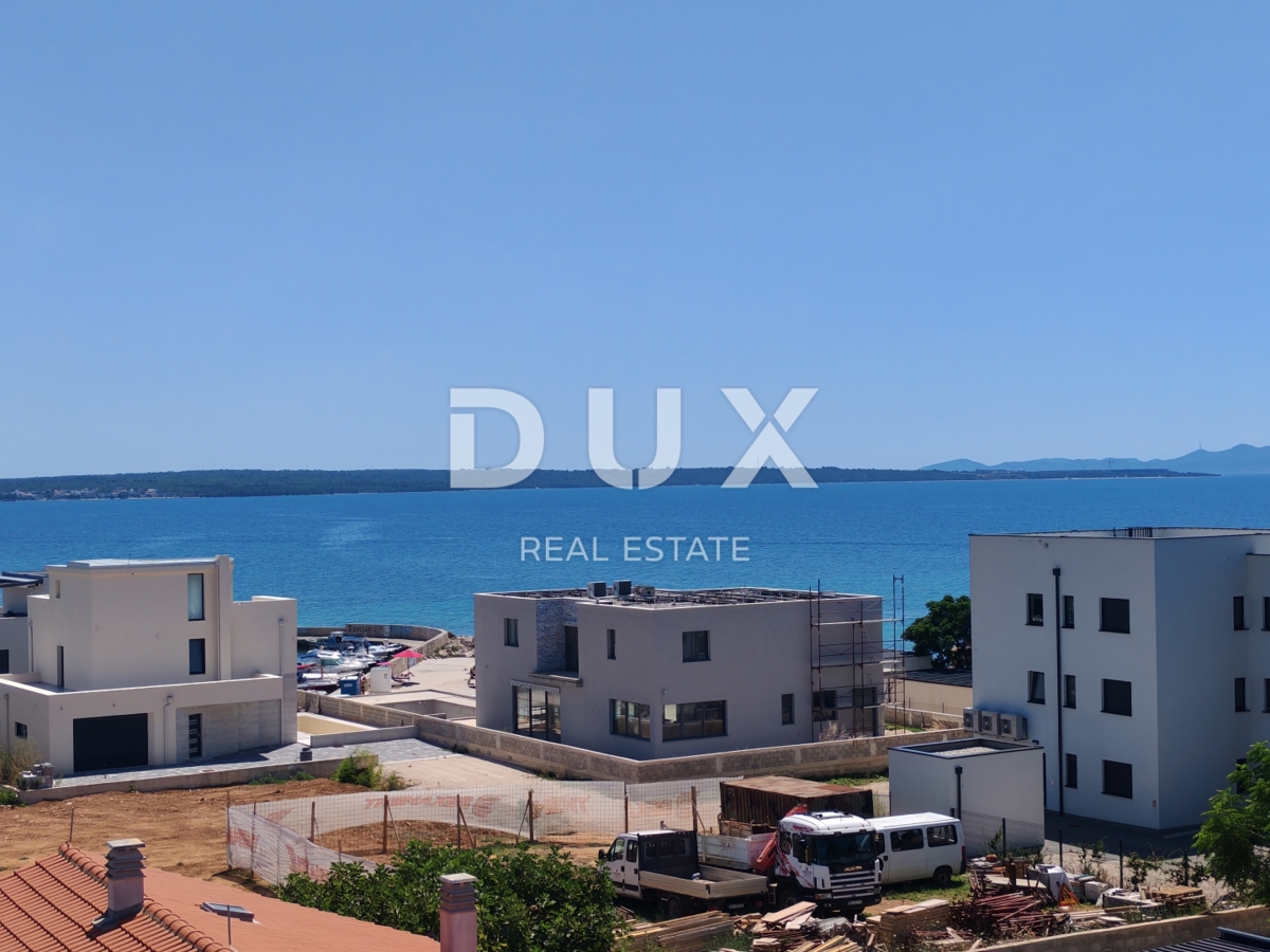ZADAR, PRIVLAKA - Ekskluziven penthouse s prostorno strešno teraso 120 metrov od morja z očarljivim pogledom na morje! S10