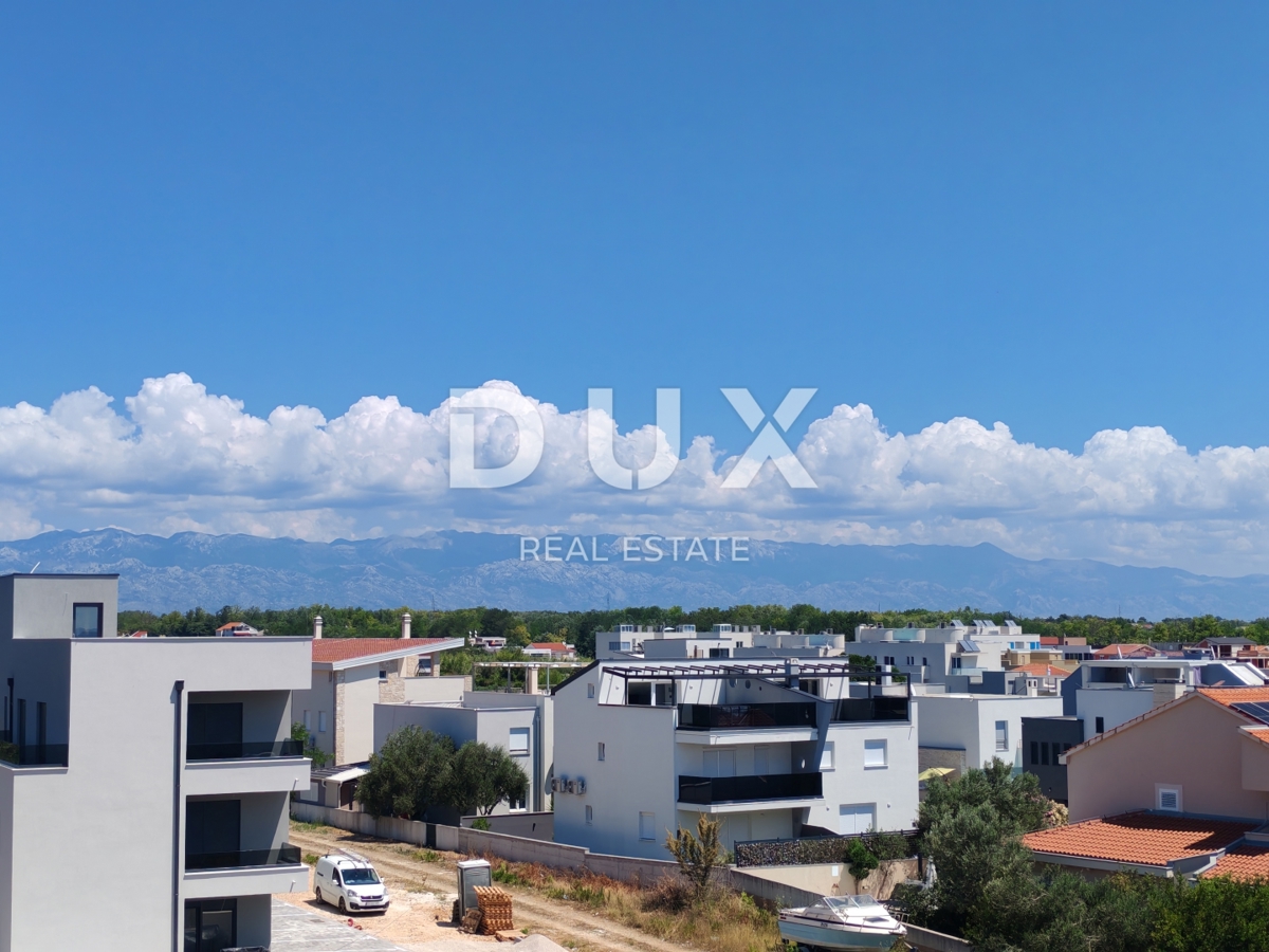 ZADAR, PRIVLAKA - Ekskluziven penthouse s prostorno strešno teraso 120 metrov od morja z očarljivim pogledom na morje! S10