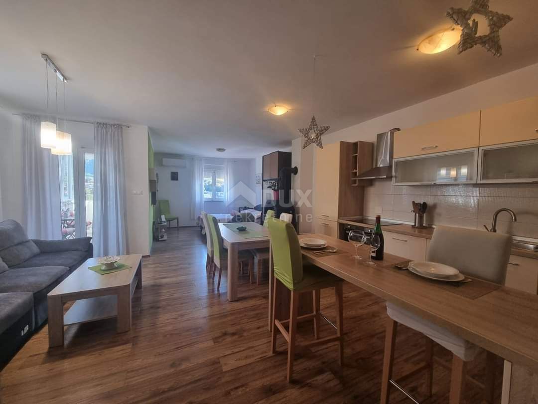 NOVI VINODOLSKI - lep dvosobni apartma, 400 m od morja