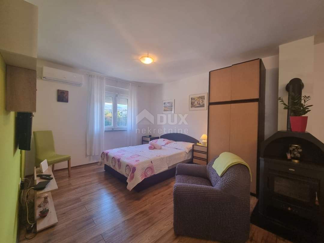 NOVI VINODOLSKI - lep dvosobni apartma, 400 m od morja