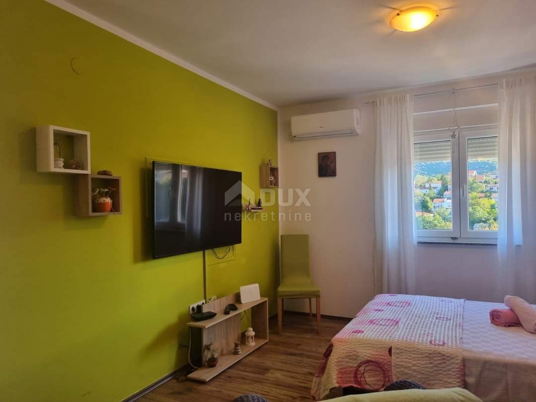 NOVI VINODOLSKI - lep dvosobni apartma, 400 m od morja