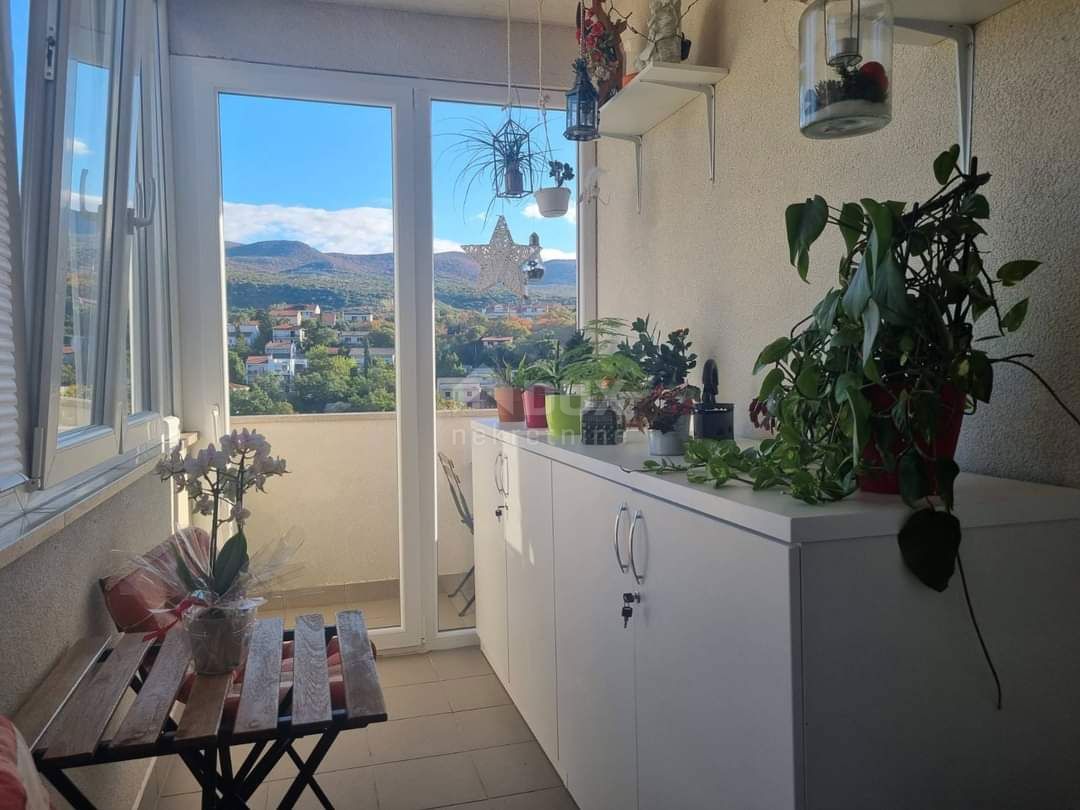 NOVI VINODOLSKI - lep dvosobni apartma, 400 m od morja