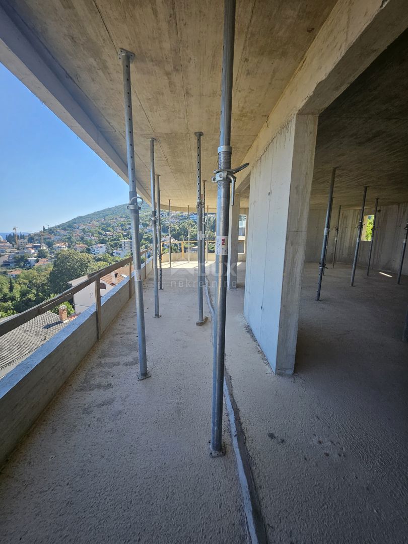 OPATIJA, CENTER - dvoetažni penthouse 4333m2 s panoramskim pogledom na morje in strešno teraso S2