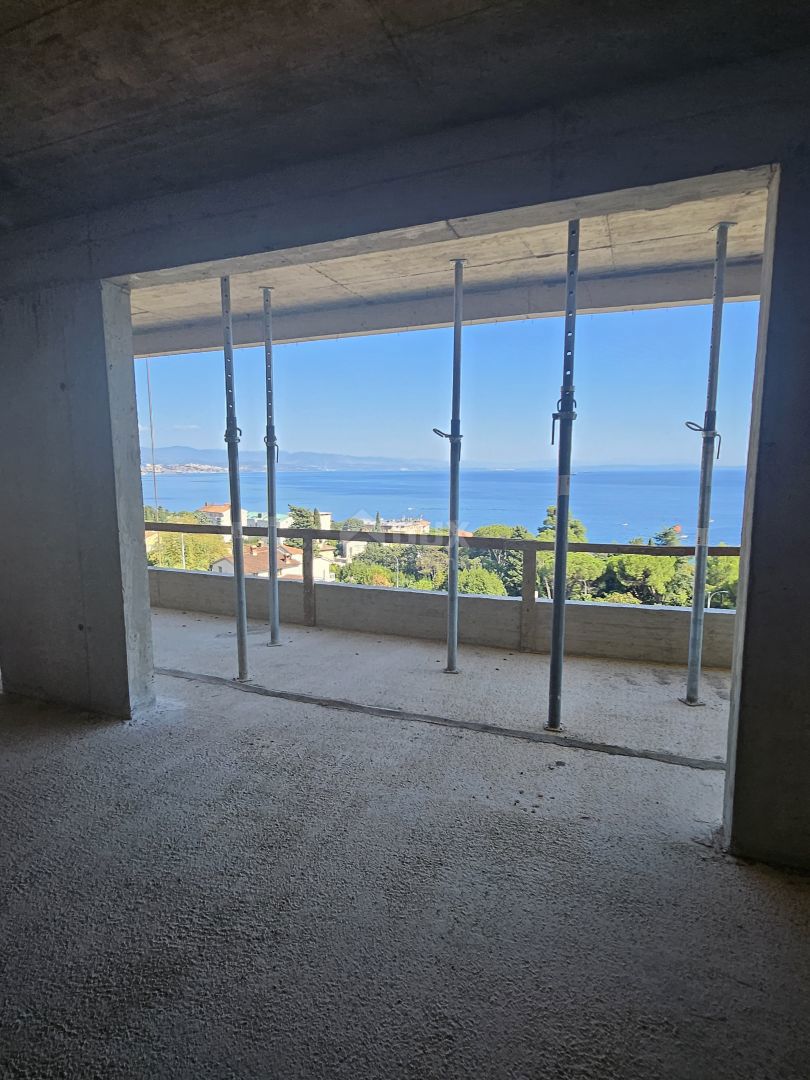 OPATIJA, CENTER - dvoetažni penthouse 4333m2 s panoramskim pogledom na morje in strešno teraso S2