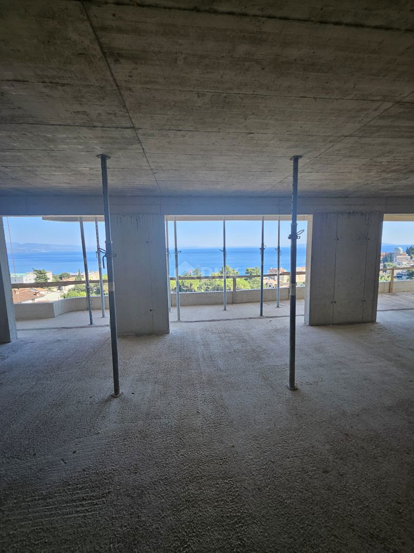 OPATIJA, CENTER - dvoetažni penthouse 4333m2 s panoramskim pogledom na morje in strešno teraso S2