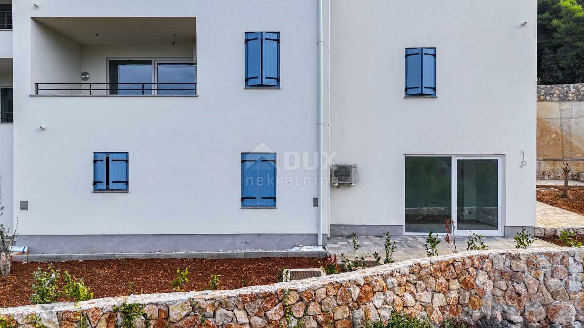 OTOK CRES, CRES CENTER - Novogradnja!! Pritličje z vrtom + 2 parkirni mesti