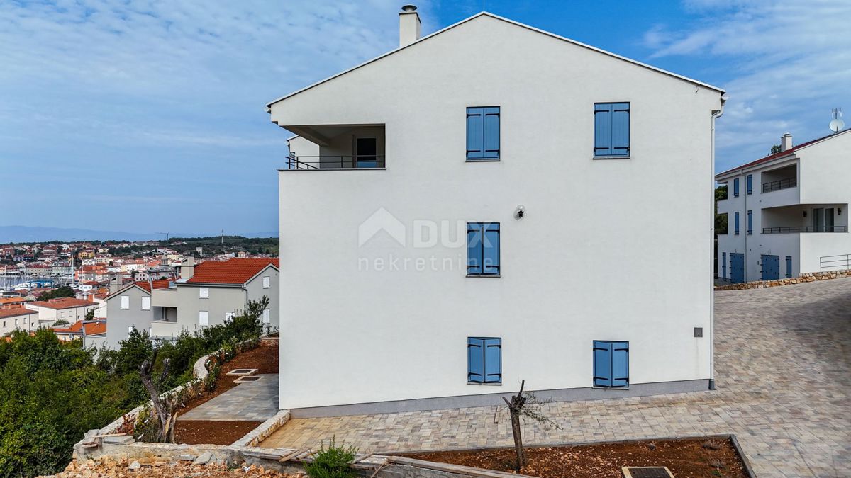 OTOK CRES, CRES CENTER - Novogradnja!! Pritličje z vrtom + 2 parkirni mesti